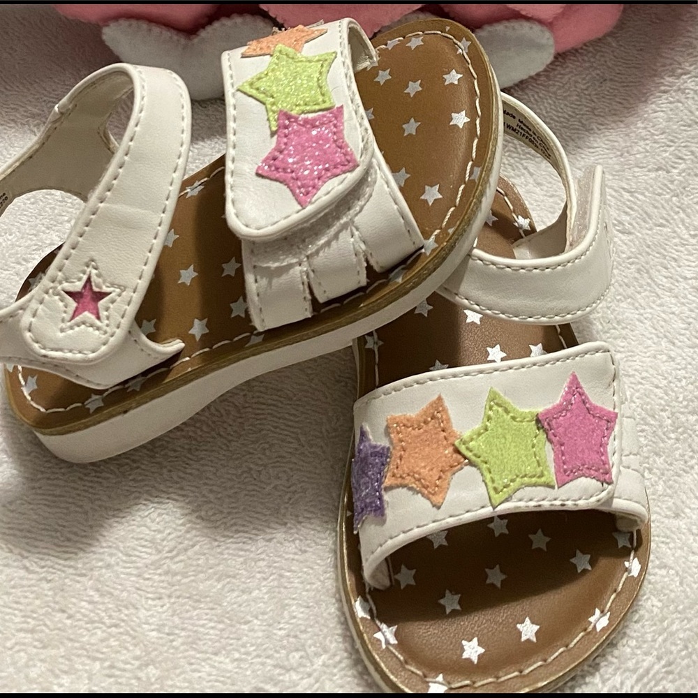 sandals used 5 times at most, practically new.